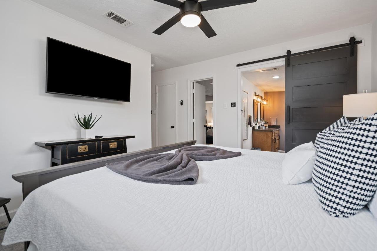 The Gated Modern Home Near Nrg And Medical Center Houston Exterior foto